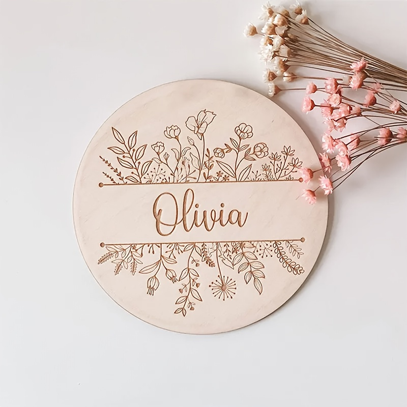 Home Decor Unique - Personalisierte Blumen-Gravur Namensplakette, Maßgefertigtes Rundes Holzschild,