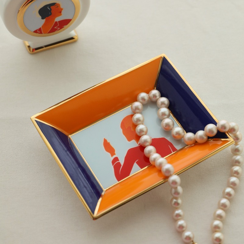 Ceramic Trinket Dish - Keramik-Schmucktablett im Art-Deco-Stil mit femininen Vintage-Konturen,