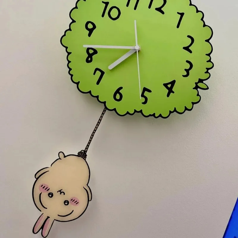Wall Clock Silent - Niedliche Chiikawa Pendel-Wanduhr in grüner Baumform,