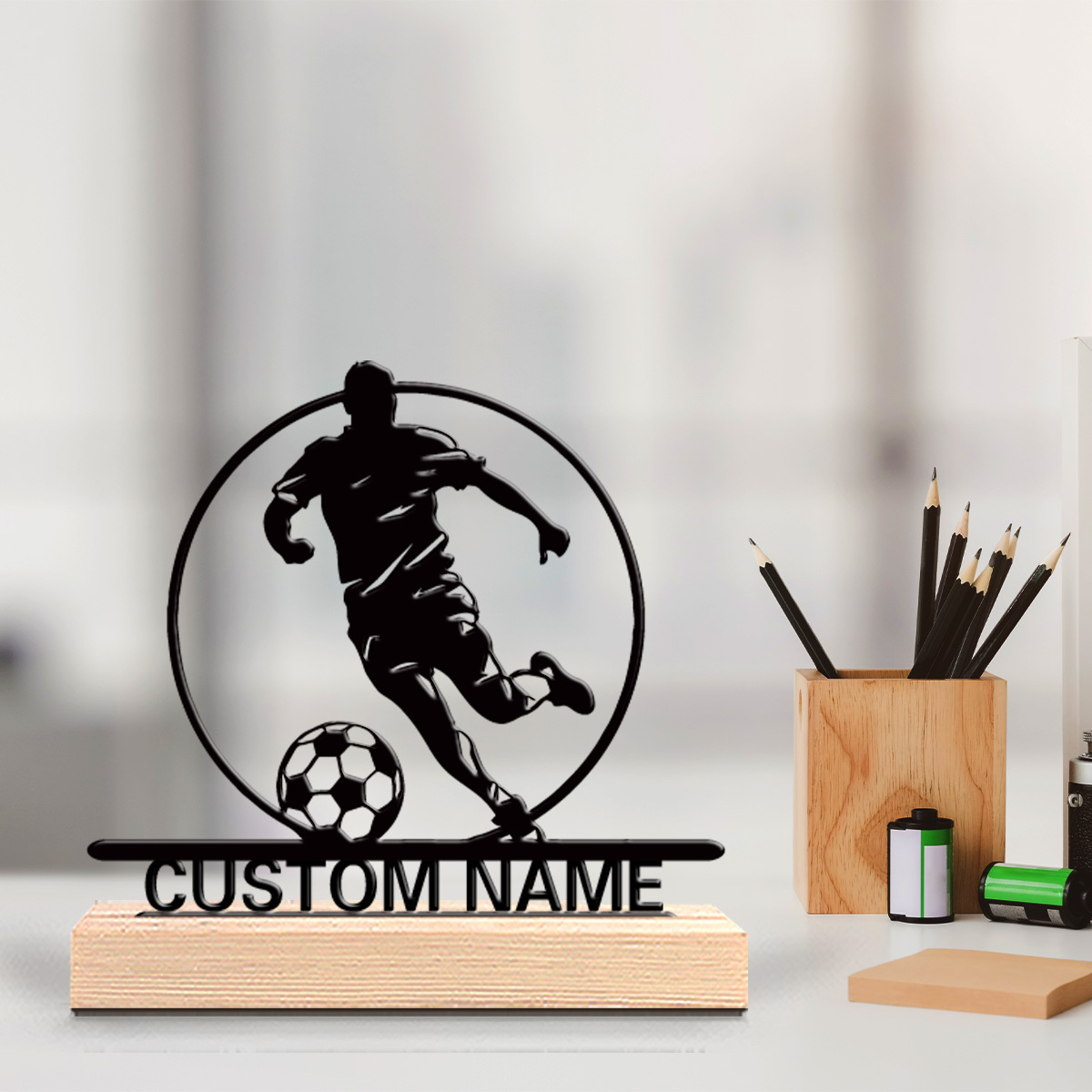 Home Decor Unique - Personalisierte Fußballspieler-Metallstatue mit Namen, Holzsockel Tischdekoration,